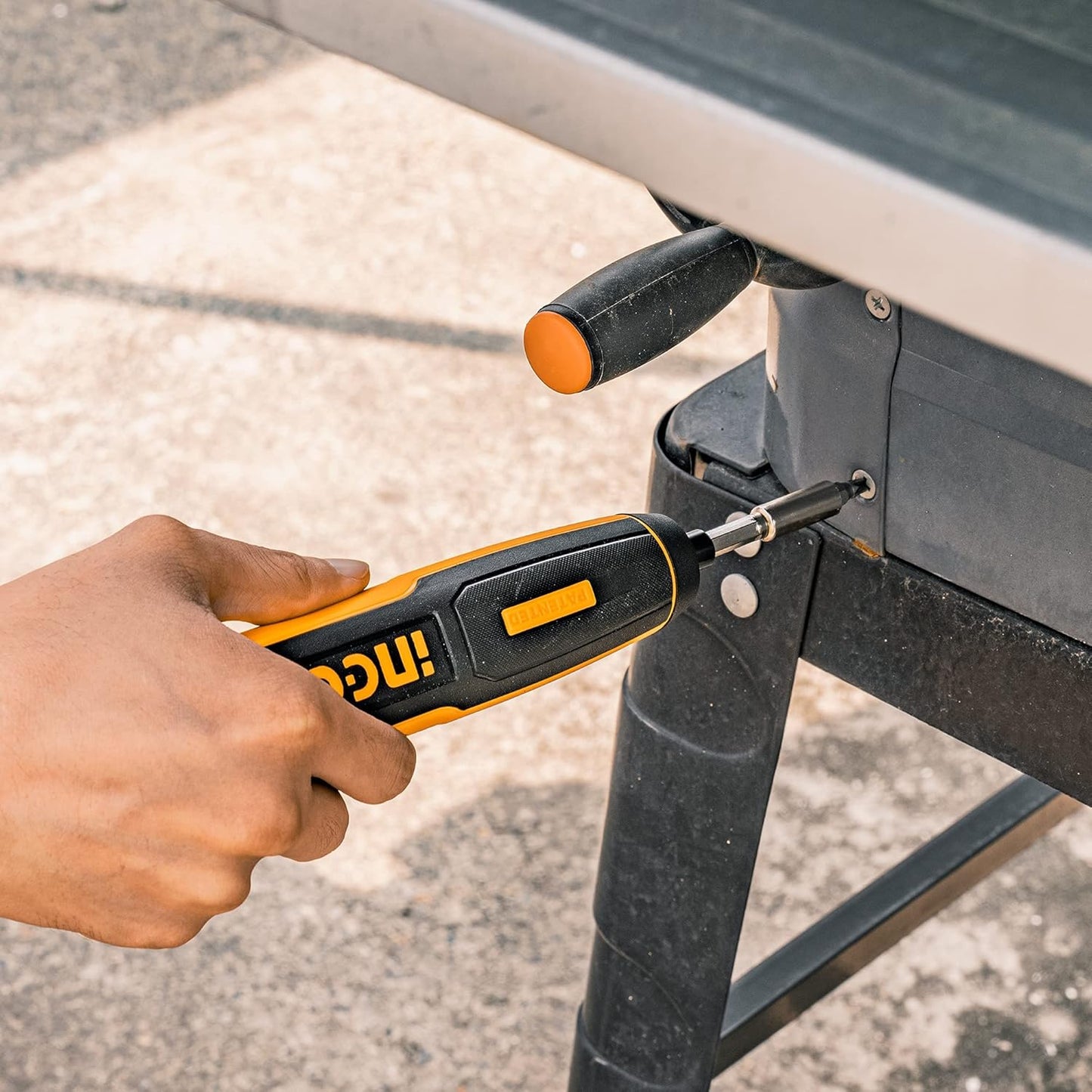 Avvitatore a Batteria 4V con Set di Punte